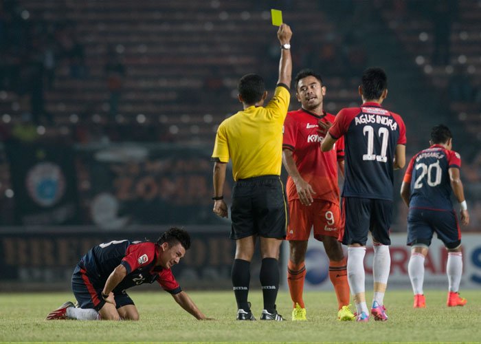 Gol Penalti Ponaryo Selamatkan Persija