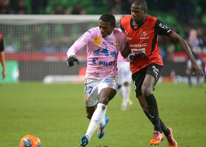 Evian Kontra Lorient Lek-lekan