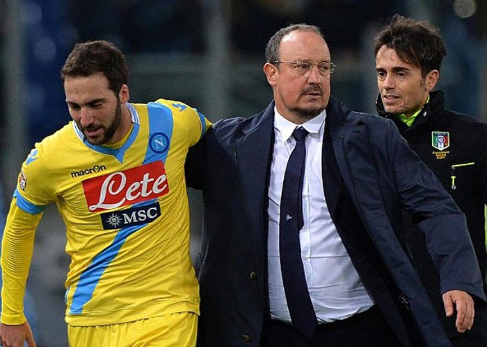 Lazio Menajam, Benitez Tegarkan Napoli