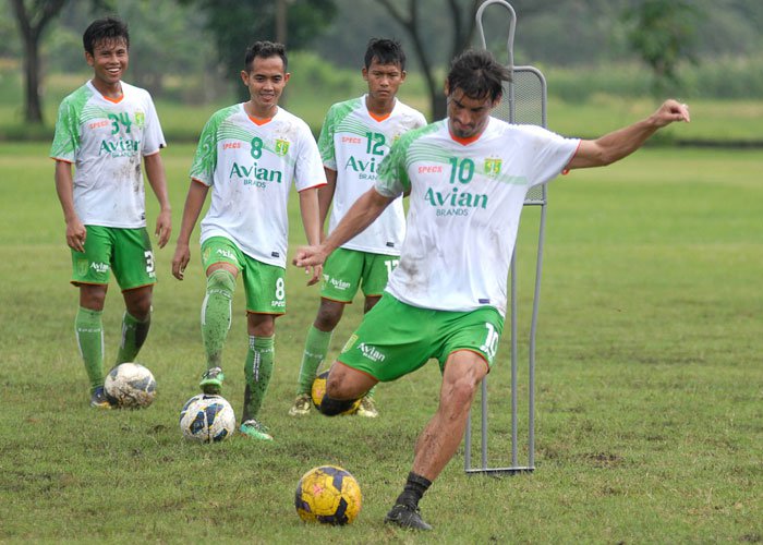 Alviz Bohong & Minggat, Persebaya Cuek