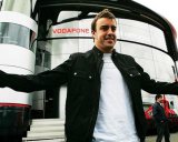 Aksi Ferrari Memukau, Alonso Setia McLaren